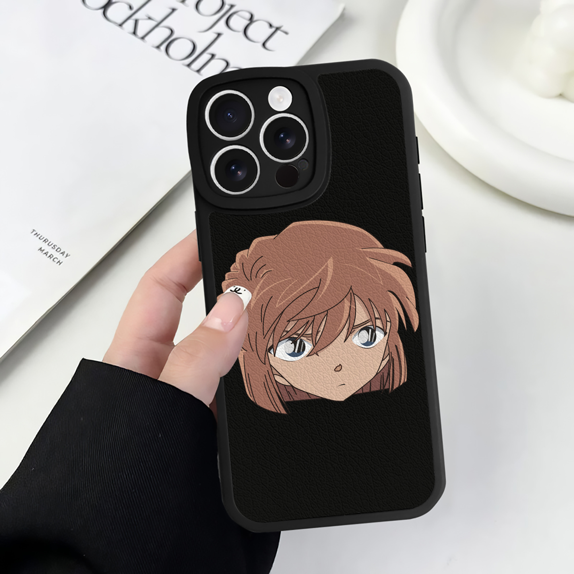 （画像用） 名探偵コナン 灰原 哀 はいばら あい Detective Conan Anita Hailey、Vi Graythorn Haibara Ai 【iPhone 16シリーズ対応】シリコンスマホケース（レザー調） 材質：シリコン